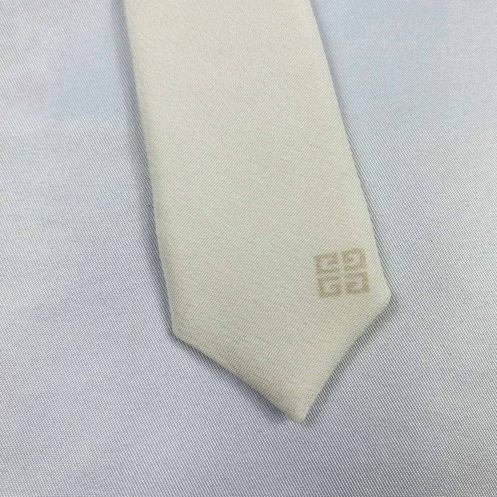 Givenchy Cream Pure‎ Silk Mens Skinny Tie 1.5 in Width NWOT